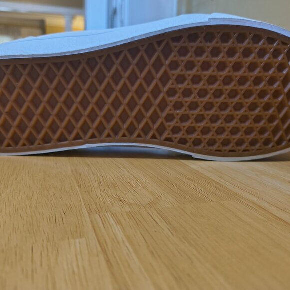 NEW IN BOX — Women’s VANS White Sneakers | Size 11 | Never Worn - Picture 3 of 6